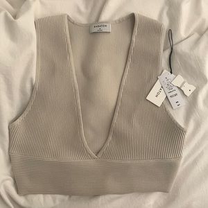 Aritzia babaton sculpt top in size M